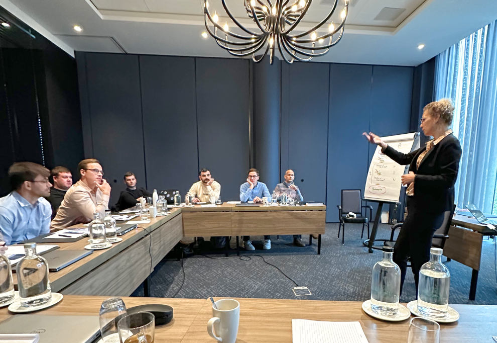 Discovery training for complex software sales teams